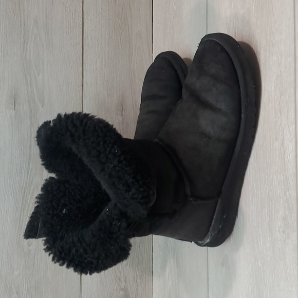 Ugg Australia Women Short Bailey Button 5803 Leather Sheepskin Boots shoes sz 8 - Picture 1 of 12